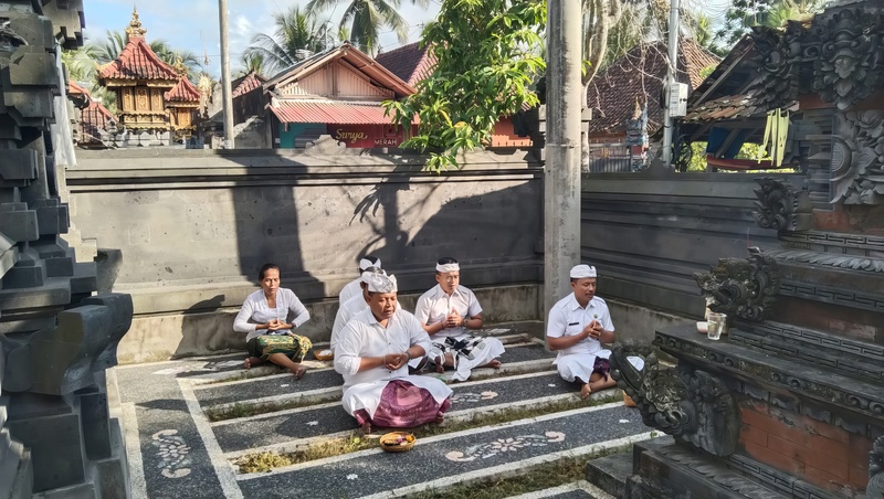 Persembahyangan Rahina Purnama Sasih Katiga